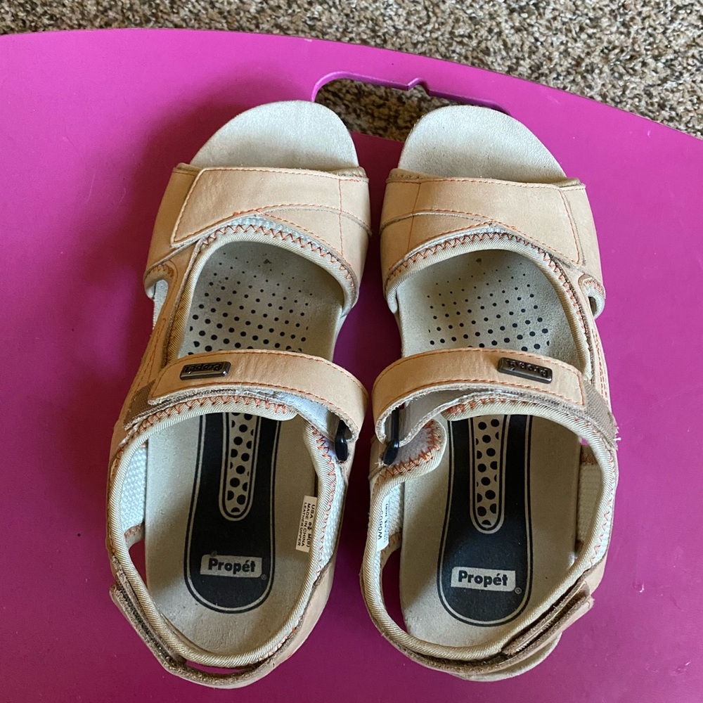 Propet-Tan-Sz 8 1/2M-Podiatrist Recommended-LIKE NEW - Picture 11 of 16